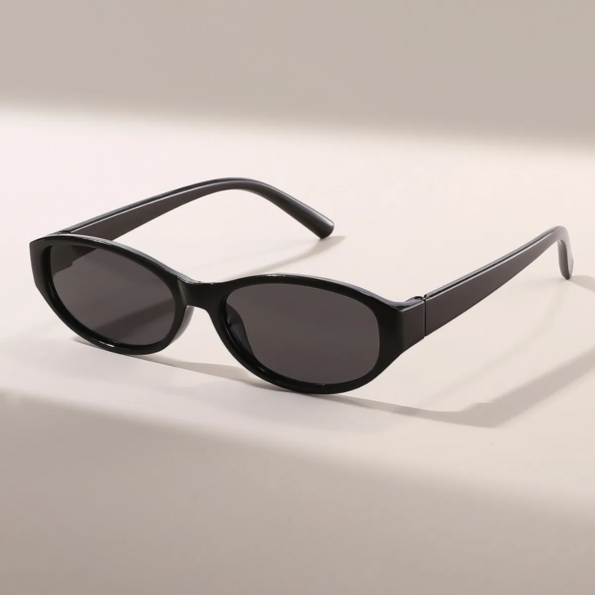 Occhiali da sole ovali in stil - Designer Sunglasses recensione e prezzo