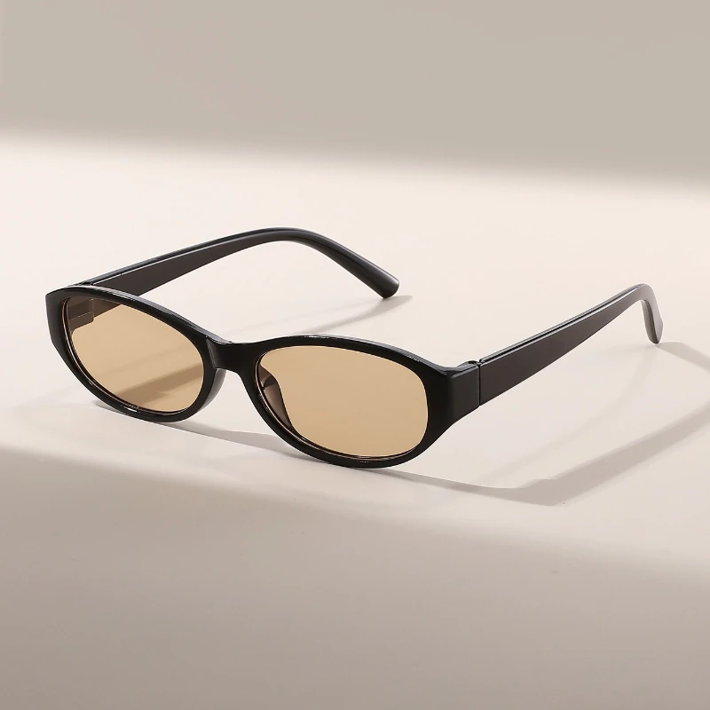 Occhiali da sole ovali in stil - Designer Sunglasses recensione e prezzo