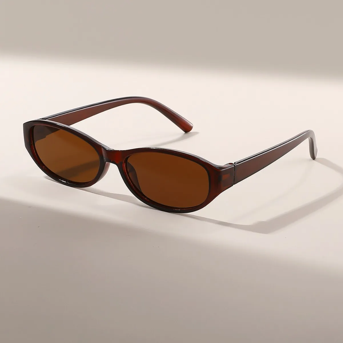 Occhiali da sole ovali in stil - Designer Sunglasses recensione e prezzo